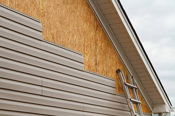 Professional Siding technician working in Bonlee, NC